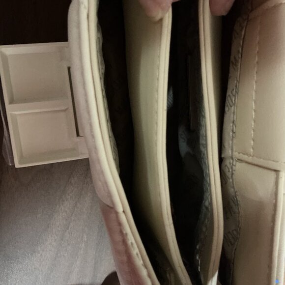 (READ DESCRIPTION!!!).  STEVE MADDEN QUILTED CREAM CROSS-BODY PURSE - Picture 7 of 8